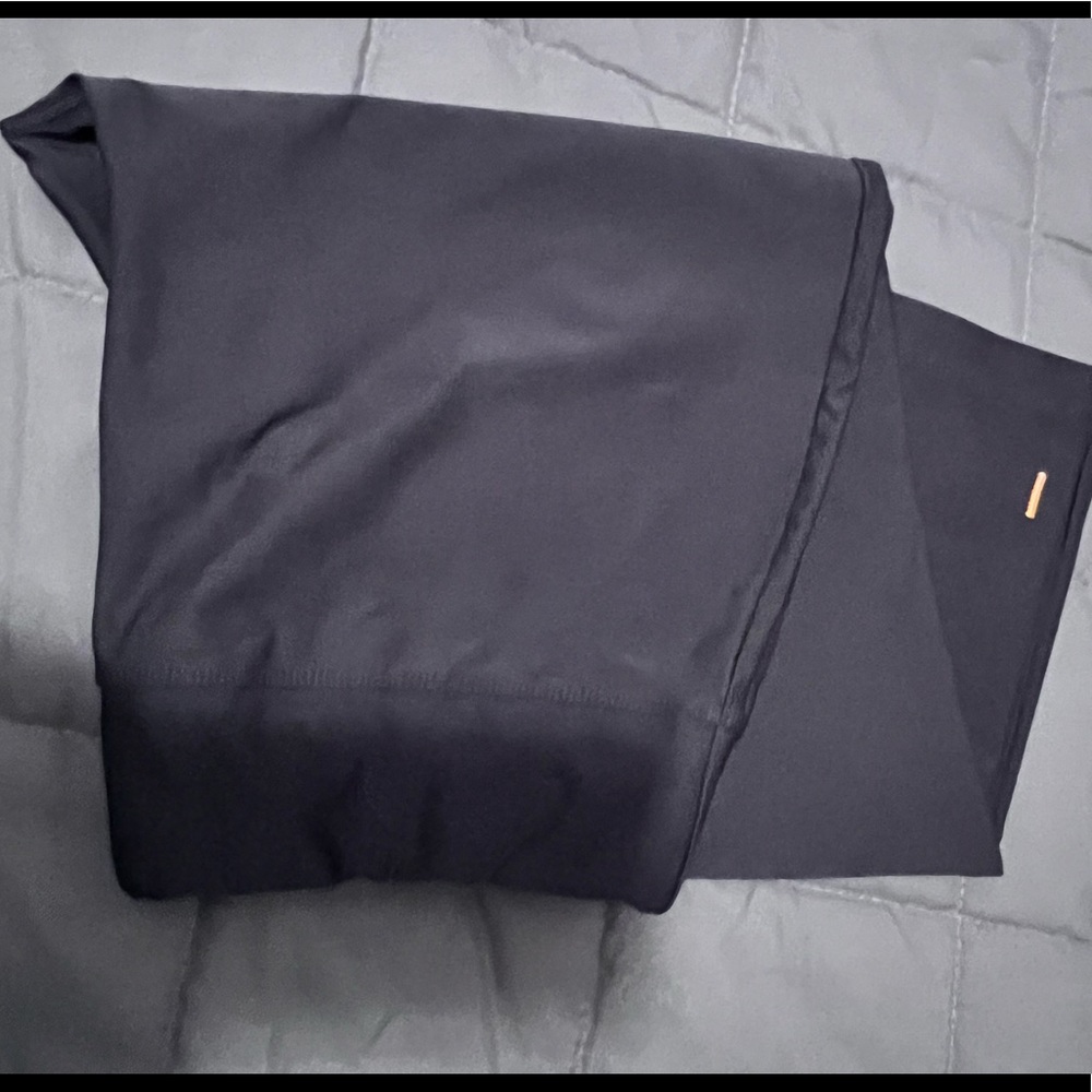 Black yoga capris